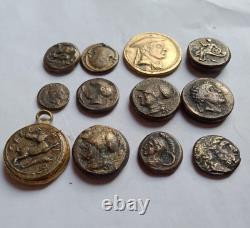 Anciens 12 pièces de monnaie en bronze, argent et tétradrachme d'ancienne Rome et de la Grèce.