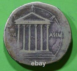 Pièce de monnaie en tétradrachme en argent romain provincial cistophorique représentant le temple d'Auguste César