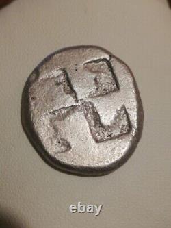 Tétradrachme d'Akanthos 478-465 av. J.-C. Pièce en argent de l'ancienne Grèce Lion attaquant un taureau